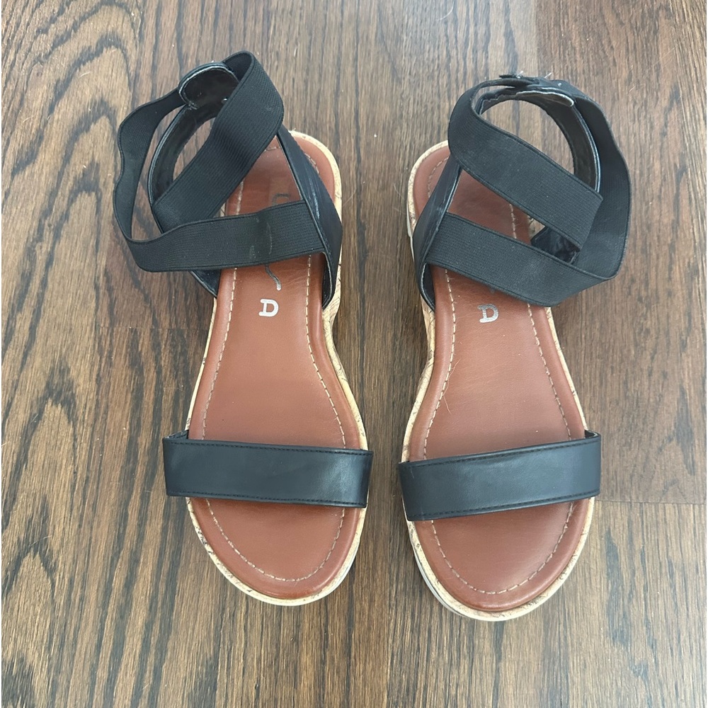 Unisa Ladies size 6 black strap sandals